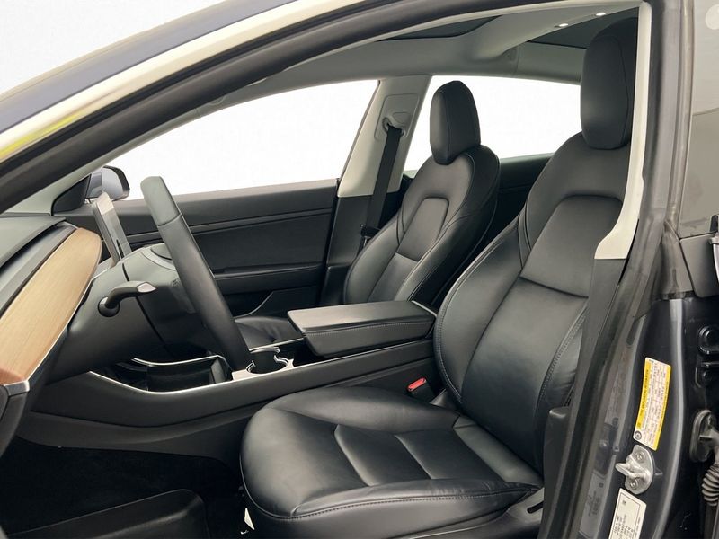 Tesla Model 3 bild 13