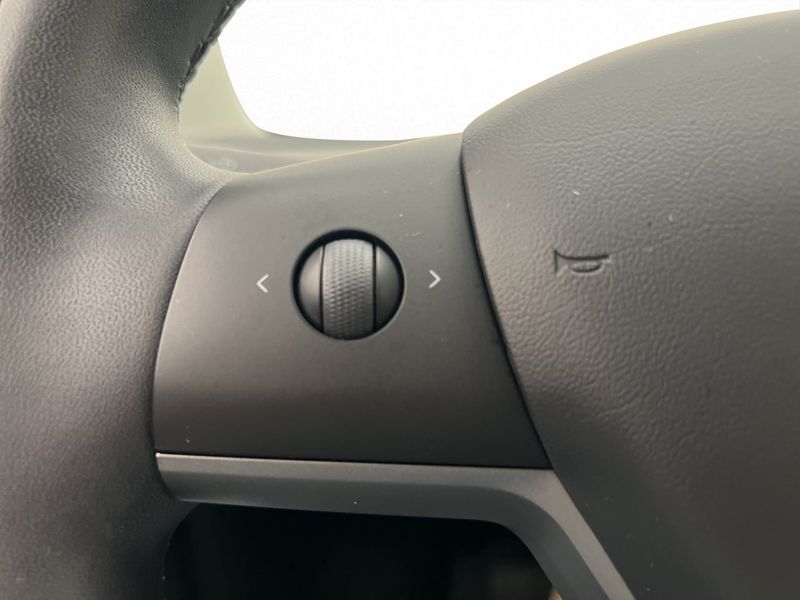 Tesla Model 3 bild 33