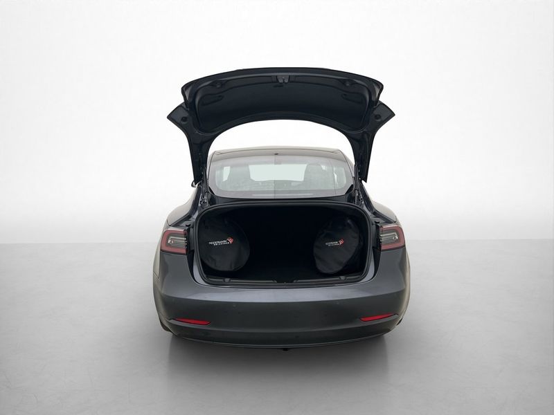 Tesla Model 3 bild 11