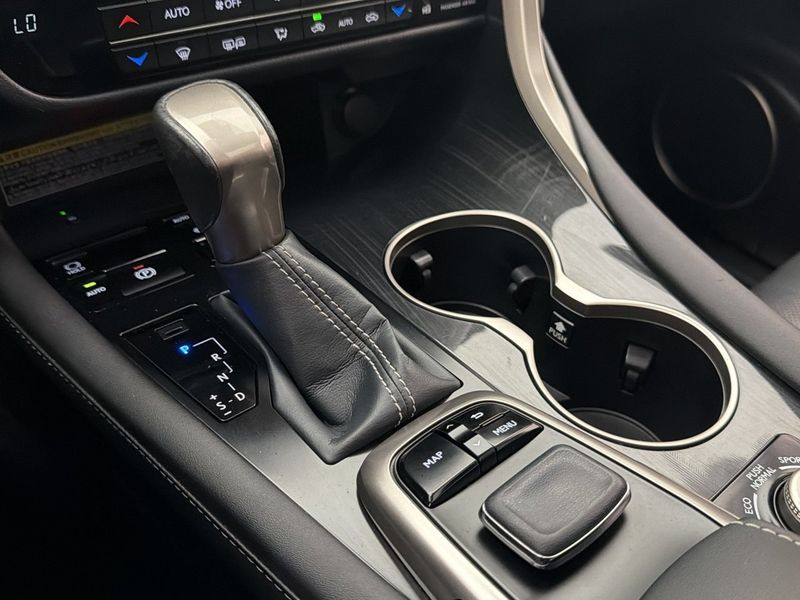 Lexus RX bild 23