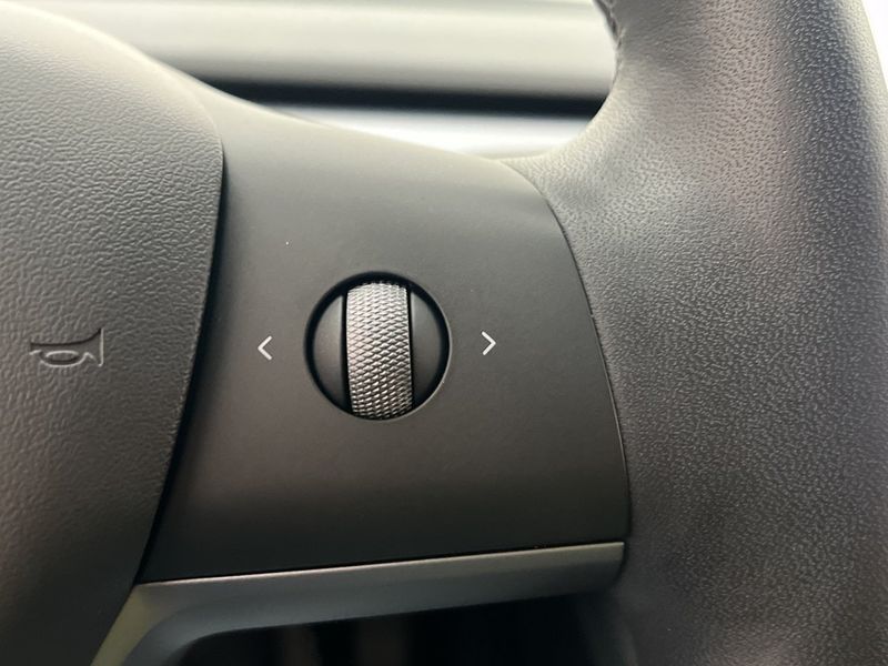 Tesla Model 3 bild 18
