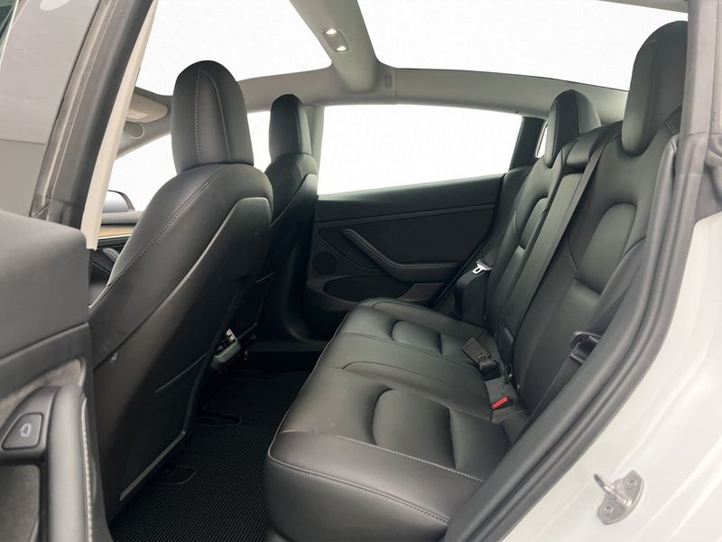 Tesla Model 3 bild 13