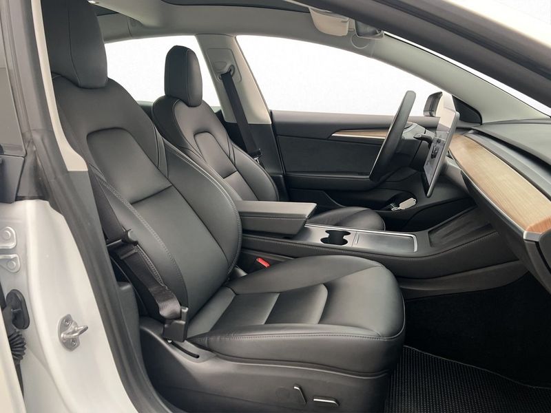 Tesla Model 3 bild 14