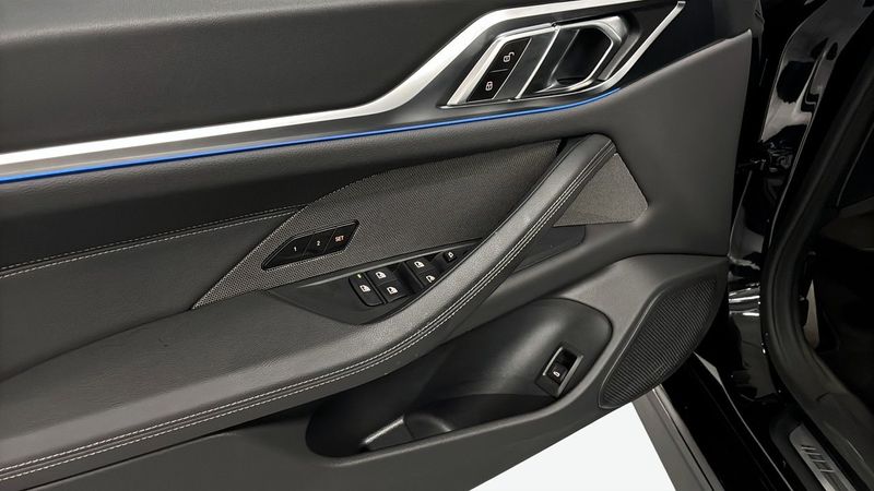 BMW i4 bild 11