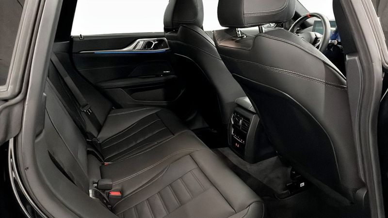 BMW i4 bild 5