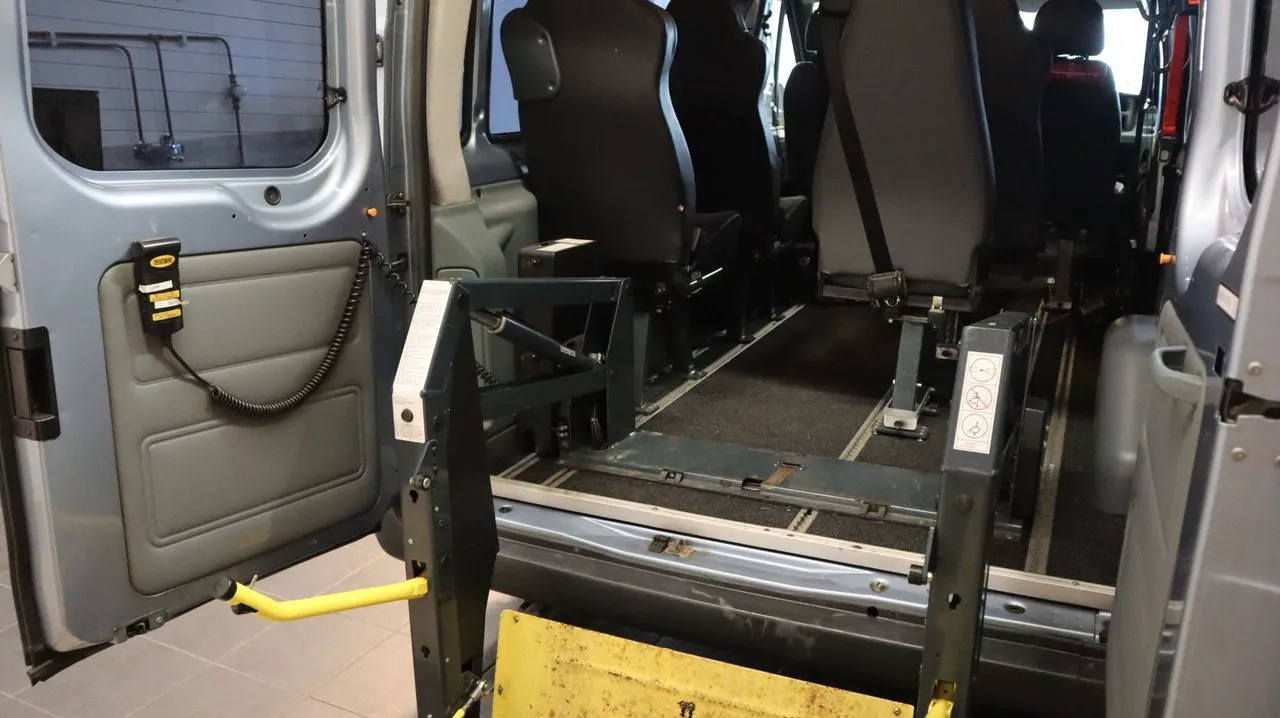 Vehicle image 11