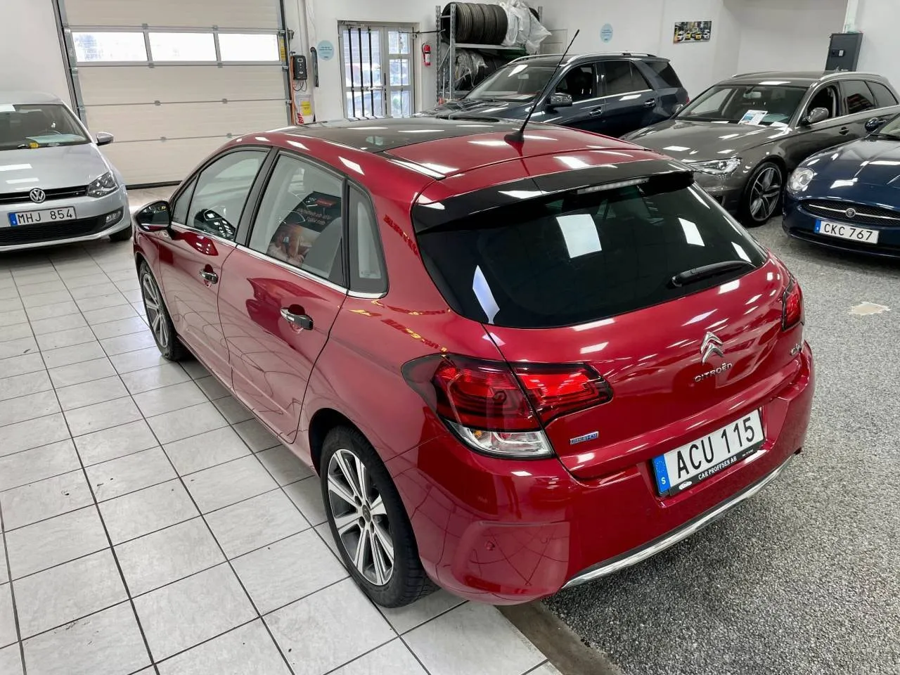 Vehicle image 20