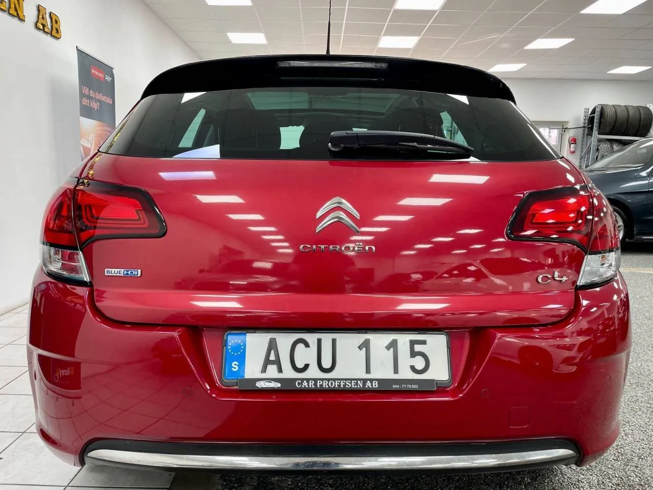 Vehicle image 16
