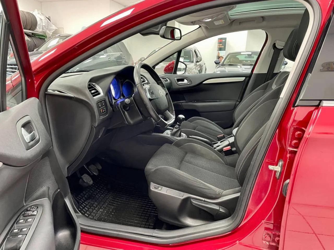Vehicle image 14