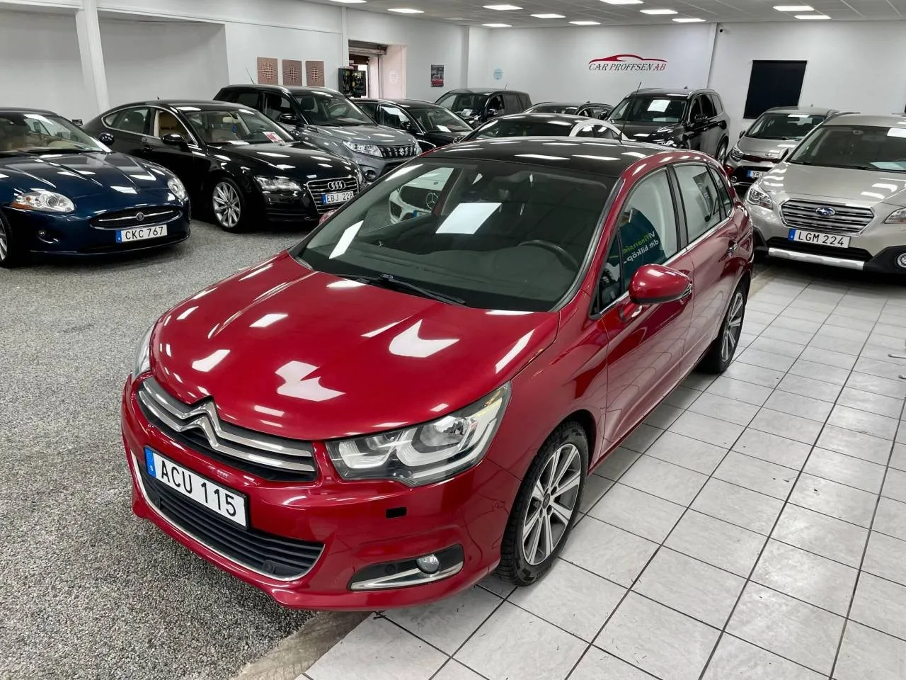 Vehicle image 19