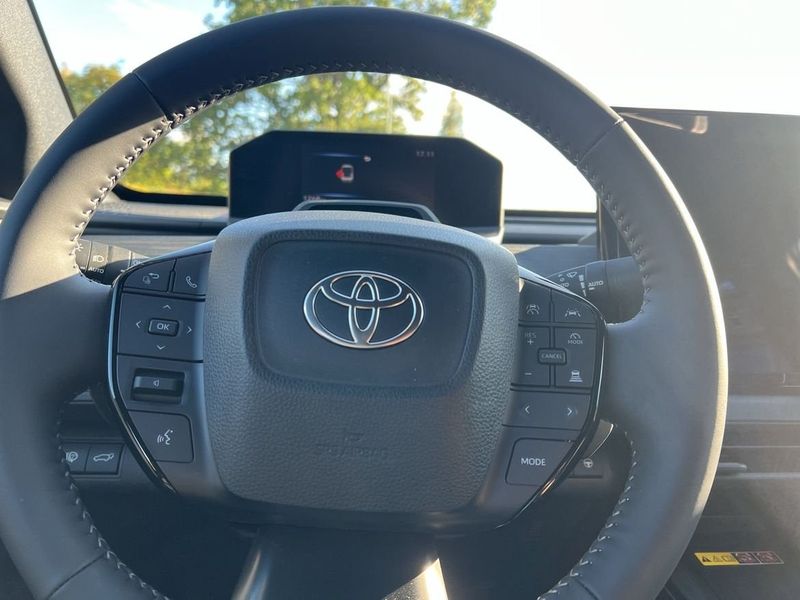Toyota C-HR+ bild 13