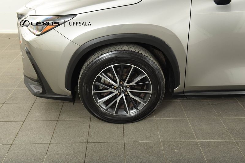 Lexus NX bild 17
