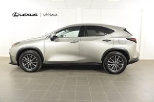 Lexus NX bild 2