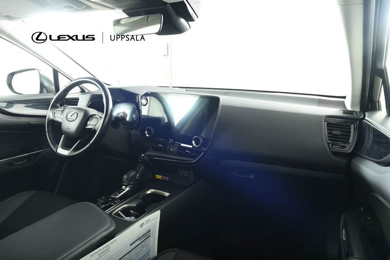 Lexus NX bild 10