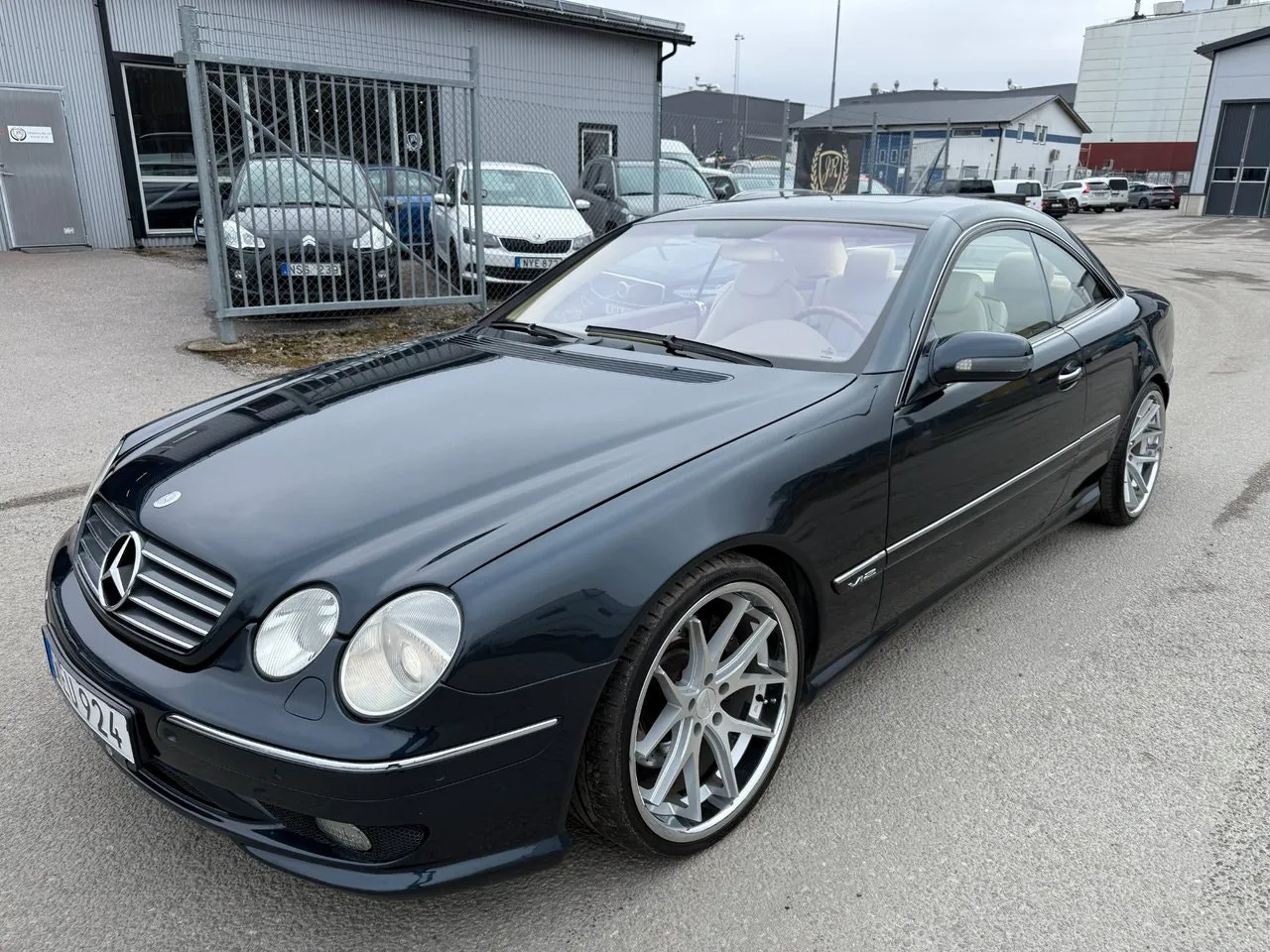 Vehicle image 28