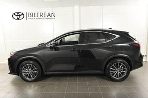 Lexus NX bild 2
