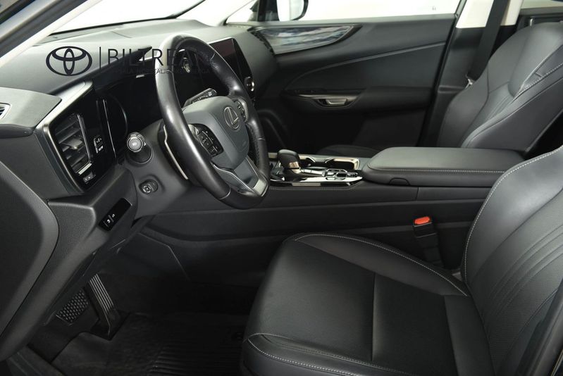 Lexus NX bild 6