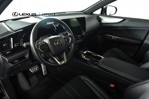 Lexus NX bild 18