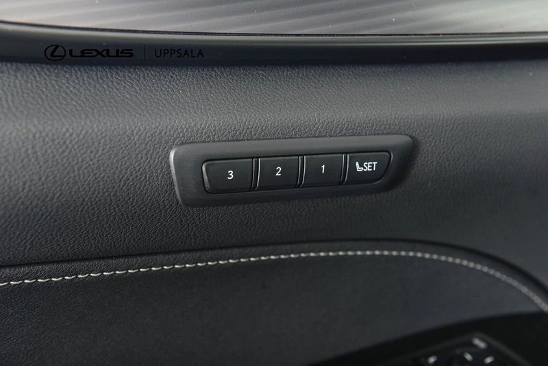 Lexus NX bild 12