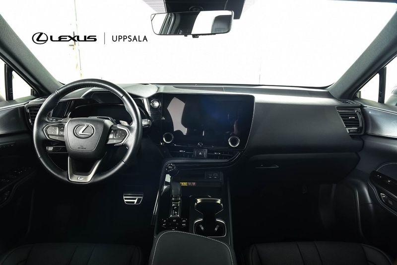 Lexus NX bild 9