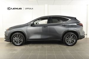 Lexus NX bild 2