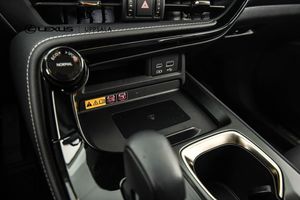 Lexus NX bild 13