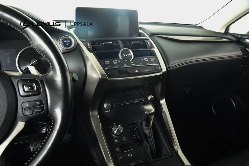 Lexus NX bild 16