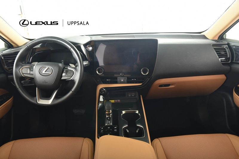 Lexus NX bild 8