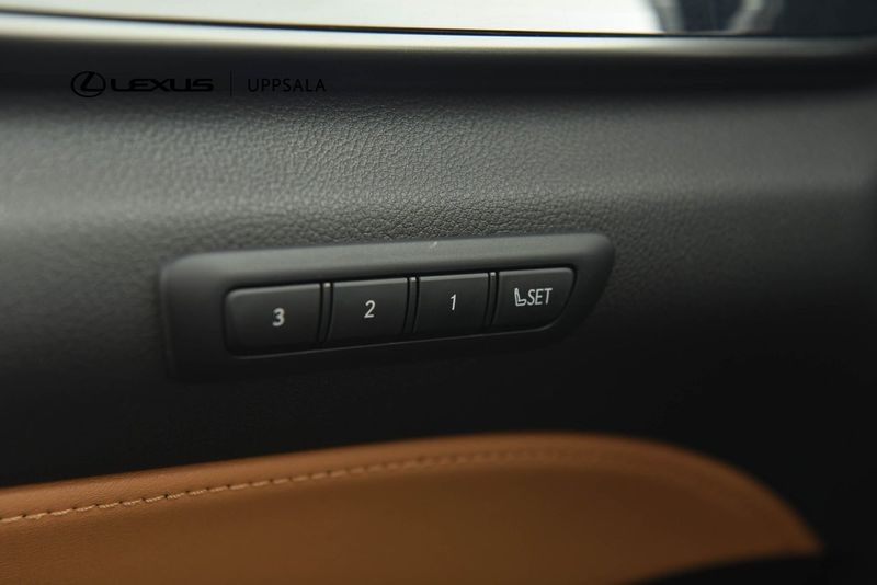 Lexus NX bild 13