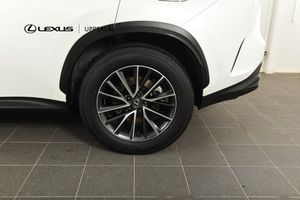 Lexus NX bild 23