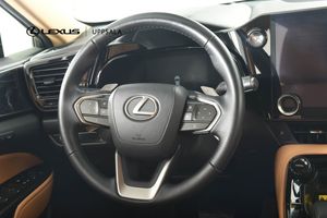 Lexus NX bild 9