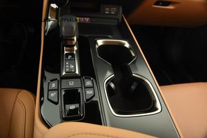 Lexus NX bild 19