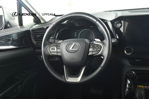 Lexus NX bild 9