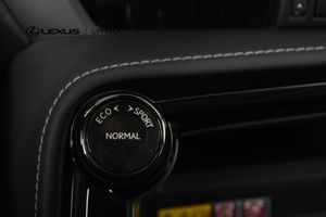 Lexus NX bild 17