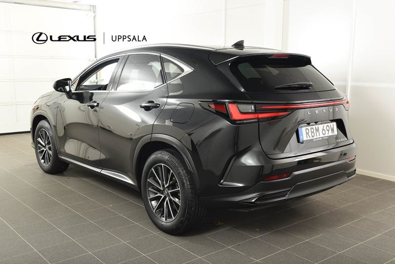 Lexus NX bild 2