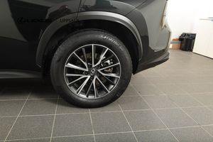 Lexus NX bild 22