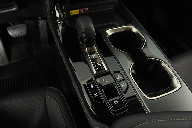 Lexus NX bild 12