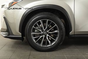 Lexus NX bild 16