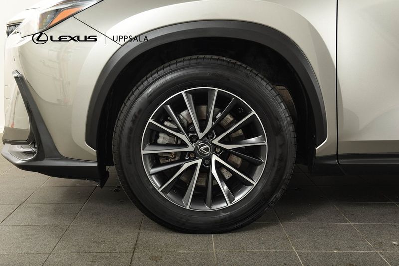 Lexus NX bild 16