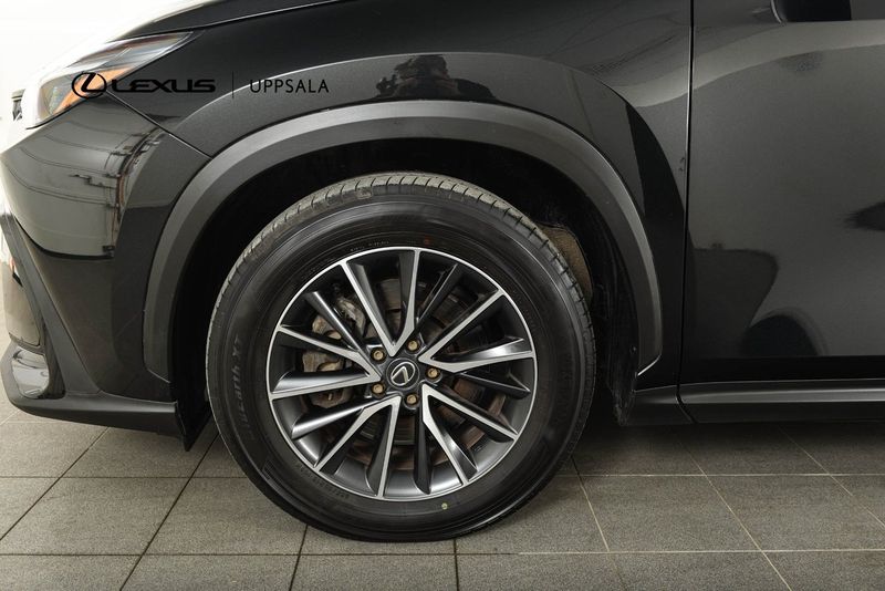 Lexus NX bild 22