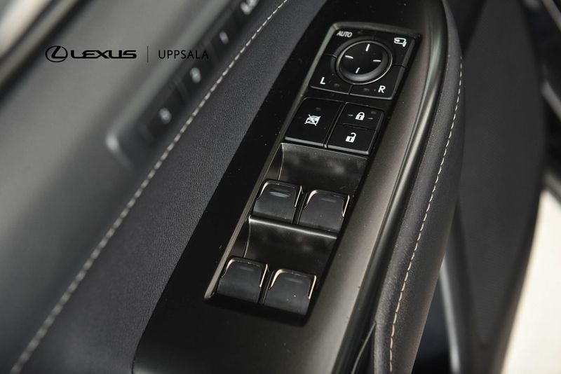 Lexus NX bild 12