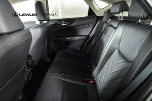 Lexus NX bild 9