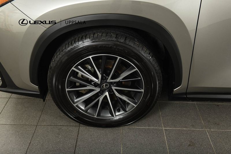 Lexus NX bild 22