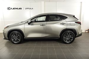 Lexus NX bild 2