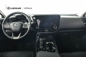 Lexus NX bild 8