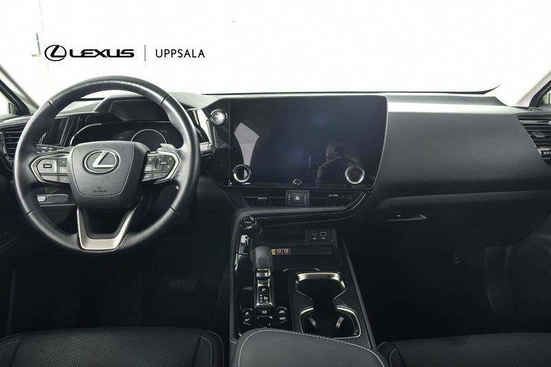 Lexus NX bild 8