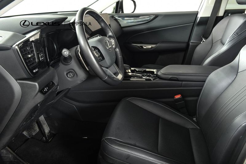 Lexus NX bild 6