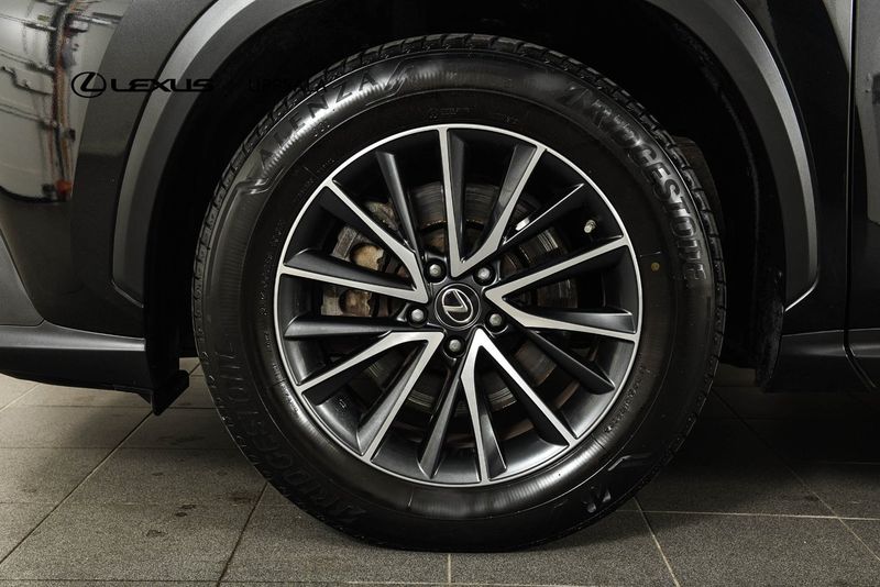 Lexus NX bild 24