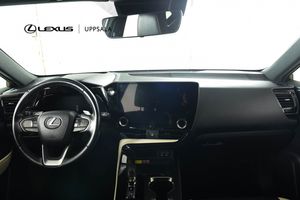 Lexus NX bild 8