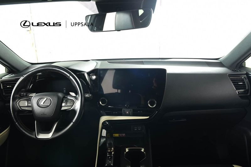 Lexus NX bild 8